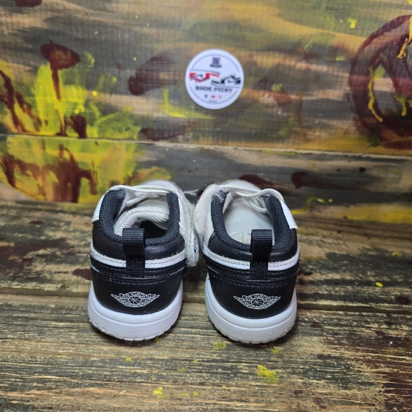 NIKE AIR JORDAN 1 LOW ALT (TD) WHITE/BLACK (DR9747 132) size 9 toddler shoes - Picture 6 of 8